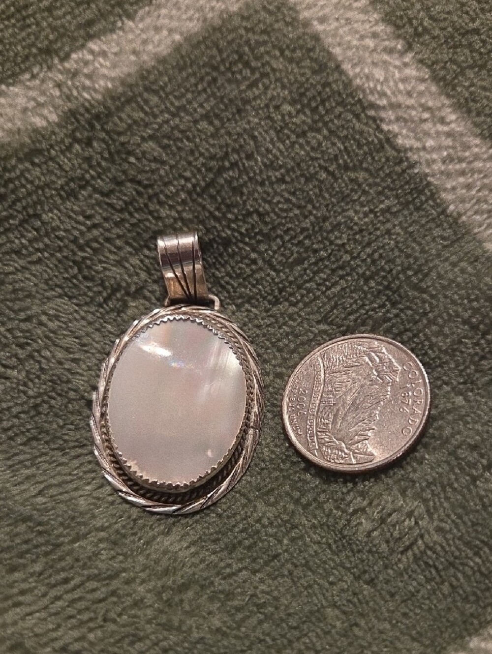Sterling Silver Mother-of-Pearl Oval Pendant - White - Picture 3 of 4